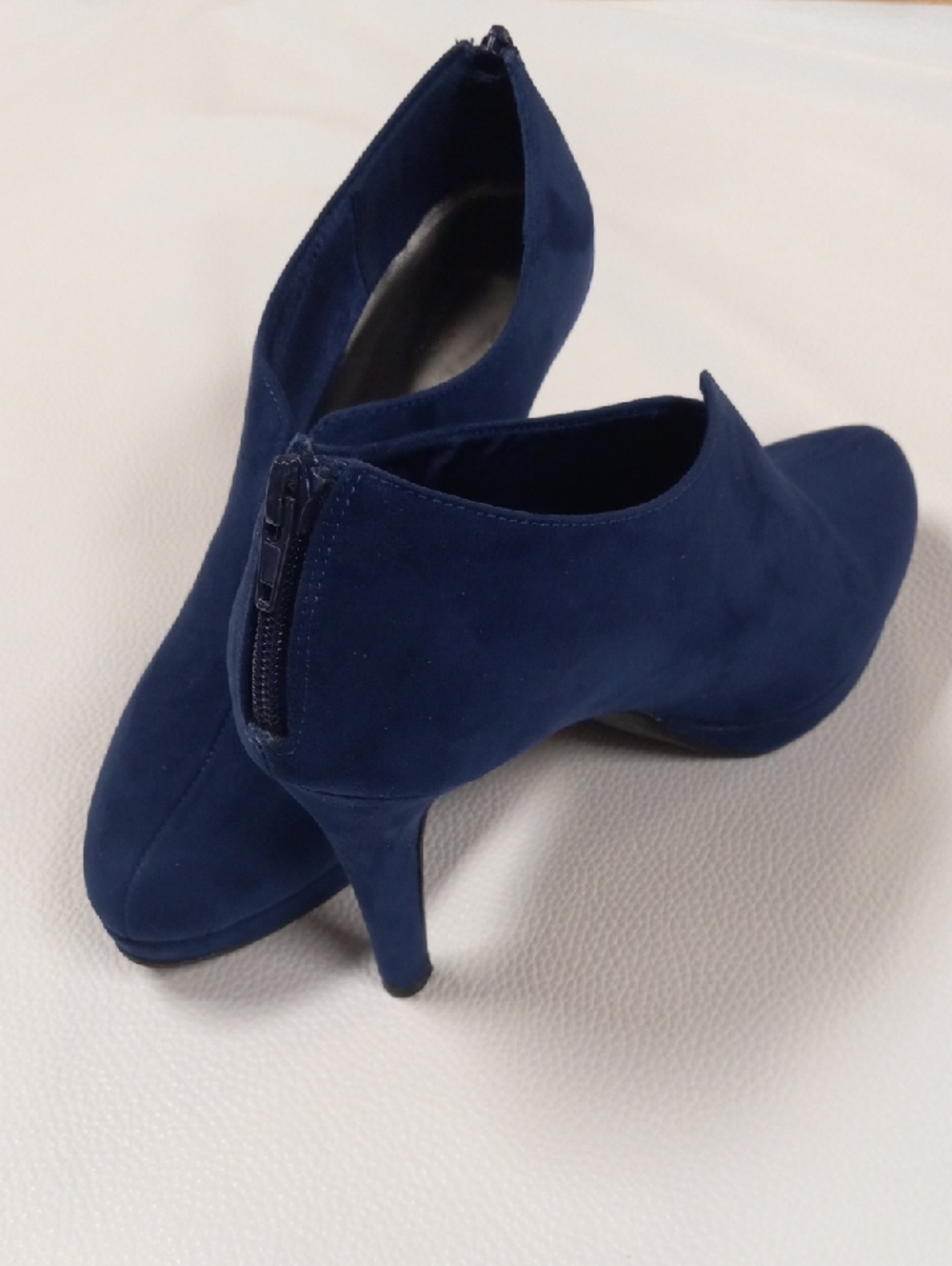 Women’s Navy Blue Suede Heeled Ankle Booties